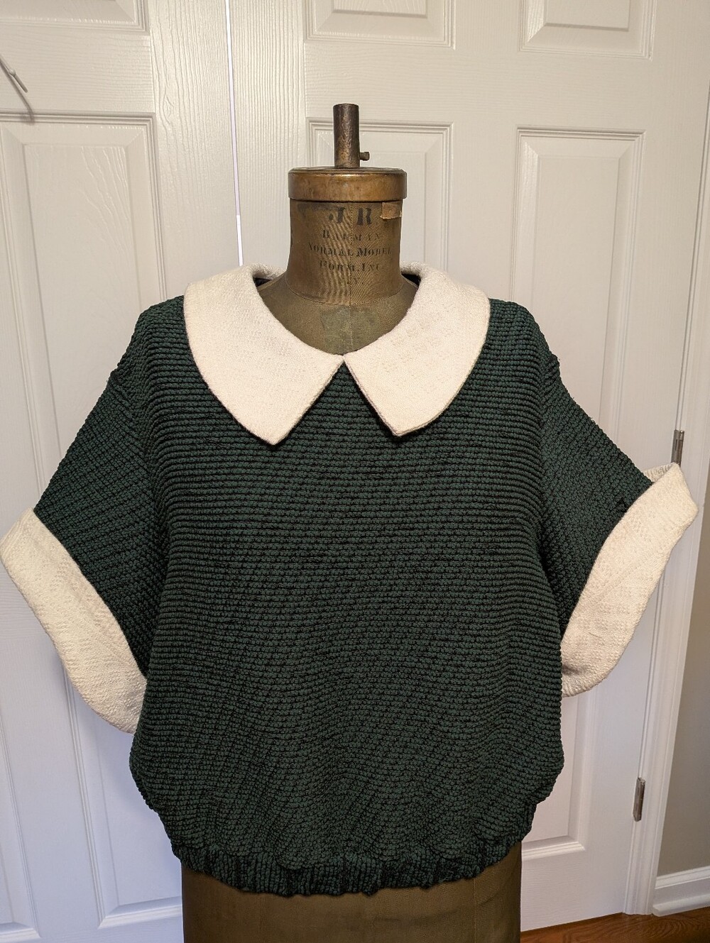 Hilary Macmillan Knit Green And Cream Cropped Sweater NWT